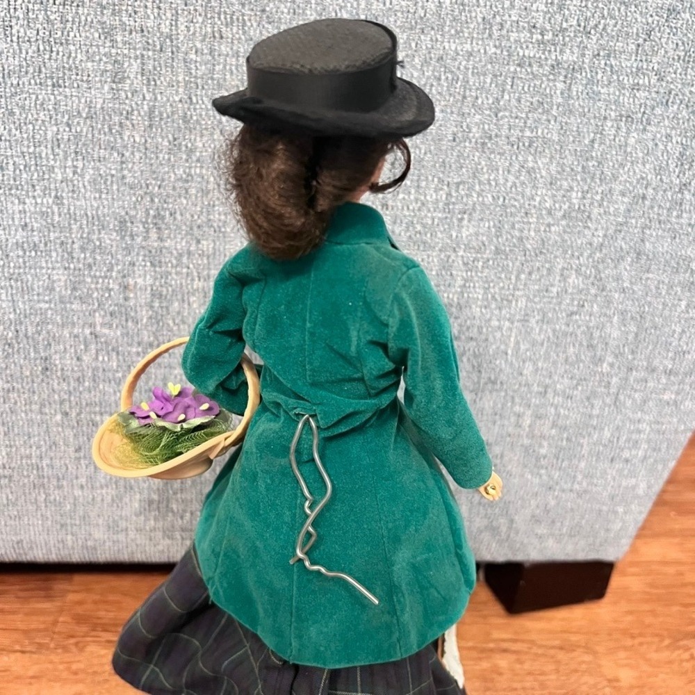 Barbie Eliza Doolittle My Fair Lady Doll 1995 Flower Girl Green Coat Skirt 15497 - Picture 4 of 14